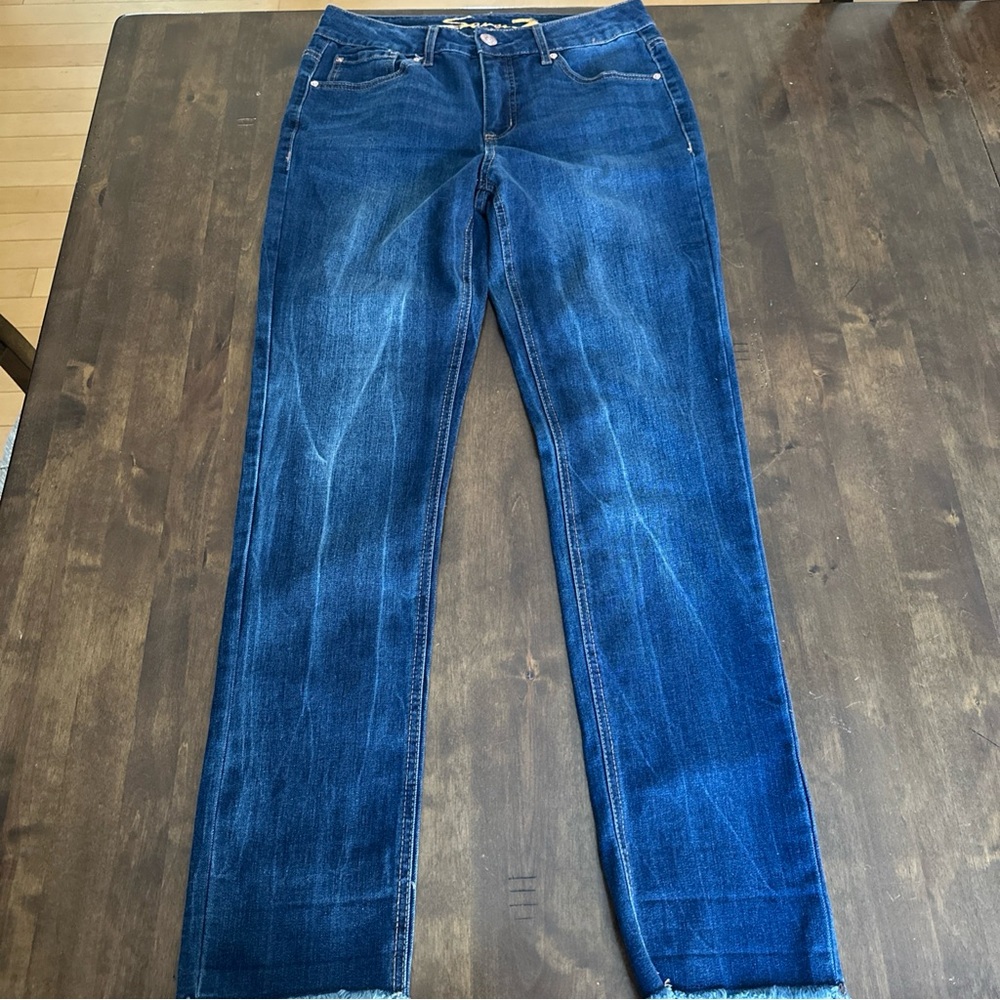 Seven 7 Jeans Size 4 Weekend Slim Fit Denim Distressed Cut Off Sexy 💙
